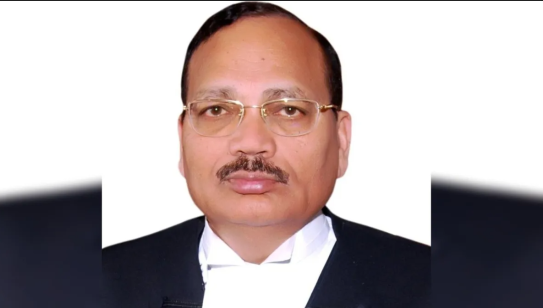 न्यायमूर्ति सूर्यकांत भारत के नए मुख्य न्यायाधीश होंगे, जिन्हें राष्ट्रपति द्वारा नियुक्त किया गया है और वे 24 नवंबर से पदभार ग्रहण करेंगे।  न्यायमूर्ति सूर्यकांत भारत के नए मुख्य न्यायाधीश होंगे, जिन्हें राष्ट्रपति द्वारा नियुक्त किया गया है और वे 24 नवंबर से पदभार ग्रहण करेंगे।