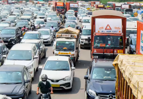 दिल्ली सरकार ने पुराने वाहनों को लेकर लिया बड़ा फैसला, NOC नियमों में किया बदलाव, लाखों मालिकों को मिली राहत  दिल्ली सरकार ने पुराने वाहनों को लेकर लिया बड़ा फैसला, NOC नियमों में किया बदलाव, लाखों मालिकों को मिली राहत