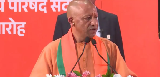 यूपी में चार करोड़ वोटर गायब! सीएम योगी की टेंशन बढ़ी, अखिलेश ने तंज कसा; SIR को लेकर विवाद शुरू।