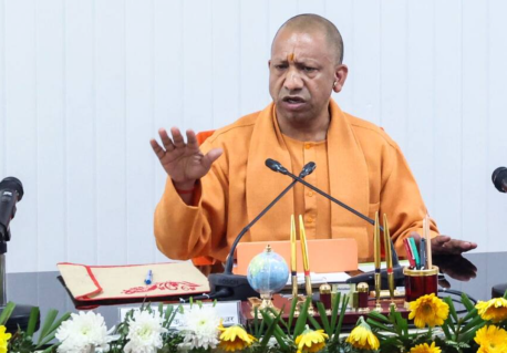 'कोई भी खुले में न सोए,' शीतलहर के बीच सीएम योगी ने अधिकारियों को सख्त निर्देश दिए।