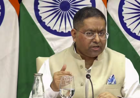 'बाड़ तोड़कर अंदर घुसने की कोशिश...', बांग्लादेश में भारतीय हाई कमीशन के बाहर हुए विरोध प्रदर्शन पर विदेश मंत्रालय ने क्या कहा?