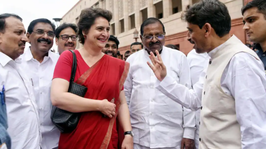 अपने 'प्रियंका को PM बनाओ...' वाले बयान पर राजनीतिक हंगामे के बाद, इमरान मसूद ने अब सफाई दी है और राहुल गांधी पर भी कमेंट किया है।