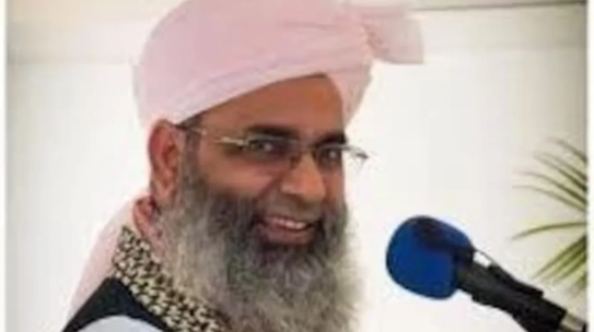 कानून का शिकंजा लंदन में रहने वाले मौलाना शमशुल हुदा खान तक पहुंच गया है; ED ने उनके खिलाफ मनी लॉन्ड्रिंग के आरोप में केस दर्ज किया है।