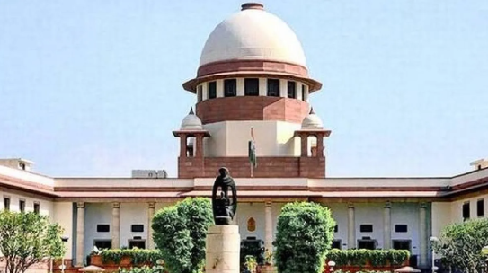 I-PAC रेड मामले में ED अधिकारियों के खिलाफ दर्ज FIR पर रोक लगा दी गई है; हाई कोर्ट इस मामले की सुनवाई क्यों नहीं कर रहा है? जांच एजेंसी ने इसका कारण बताया है।