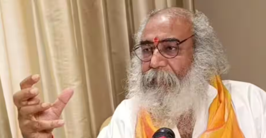 आचार्य प्रमोद कृष्णम ने प्रियंका गांधी को PM पद के लिए परफेक्ट लीडर बताया, साथ ही समाजवादी पार्टी पर निशाना साधा।