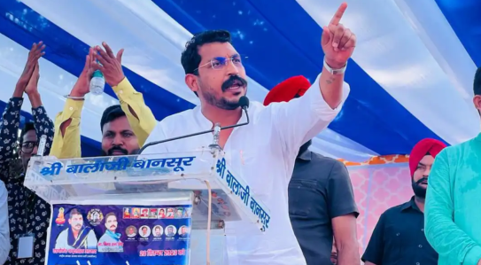 नगीना के MP चंद्रशेखर आज़ाद ने धर्म और OBC कैटेगरी का ज़िक्र करते हुए एक लेटर लिखकर एक बड़ी मांग की।