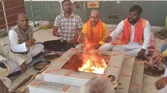 संतोष शुक्ला को उत्तर प्रदेश में इस्लाम कबूल करने के लिए मजबूर किया गया, 12 साल तक ज़ुल्म सहा और आज घर लौट आए।