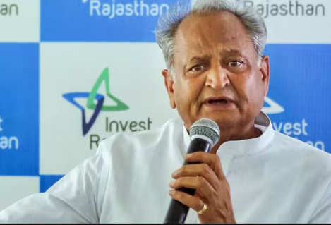 अशोक गहलोत ने BJP सरकार पर हमला बोला; रिफाइनरी दुर्घटना से लेकर महिला आरक्षण तक के मुद्दों पर सवाल उठाए।