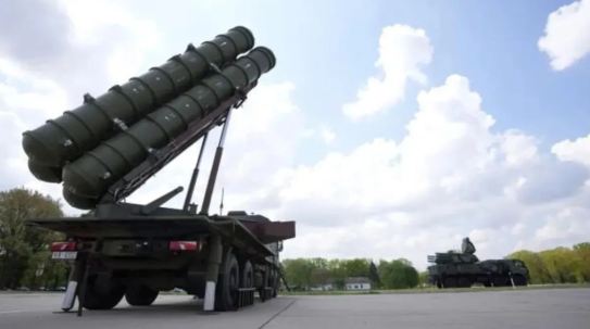 भारत को जल्द ही एक और S-400 वायु रक्षा प्रणाली मिलने वाली है; इसे रूस से रवाना कर दिया गया है—इसने 'ऑपरेशन सिंदूर' में अपनी ताकत का प्रदर्शन किया था।