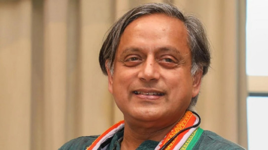 शशि थरूर ने लोकतंत्र काले अध्याय को किया याद, क्या कांग्रेस पर किया कटाक्ष? कहा- आपातकाल एक सबक है?