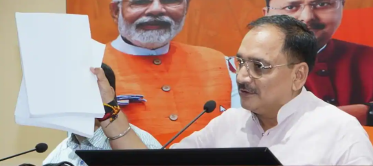 दिल्ली भाजपा अध्यक्ष ने कहा- पंजाब में महिला समृद्धि योजना को लेकर आप नेताओं में विरोधाभास