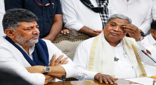 सिद्धारमैया के इस्तीफ़े के बाद, डी.के. शिवकुमार ने मुख्यमंत्री पद की शपथ लेने के लिए अपने ज्योतिषी से तीन तारीखें माँगी हैं।