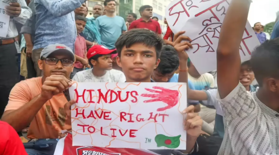 **बांग्लादेश में अनजान लोगों ने हिंदू छात्र को बंधक बनाकर पीटा; मंदिर के पुजारी भी पीड़ितों में शामिल**